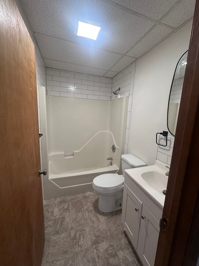 Building Photo - 473 Fairmount St