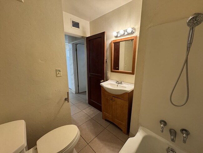 Building Photo - 2 Bedroom in central Tucson