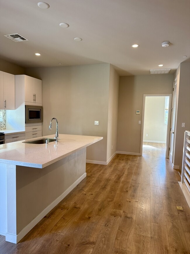 Building Photo - 489 McClatchy Way