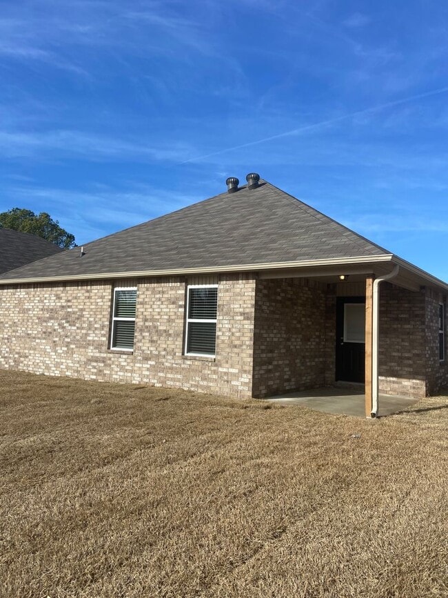 Building Photo - 2618 Grand Ln
