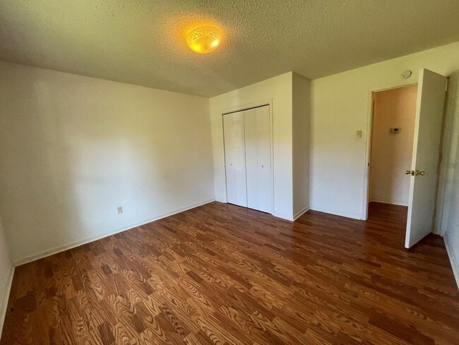 Building Photo - Cute Duplex in Cochran, GA