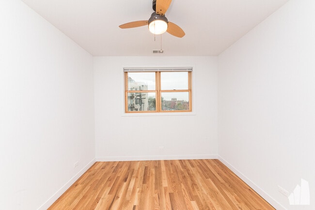 Building Photo - 806 S Claremont Ave