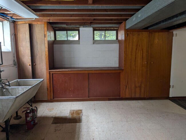 Building Photo - 8983 Highland Dr