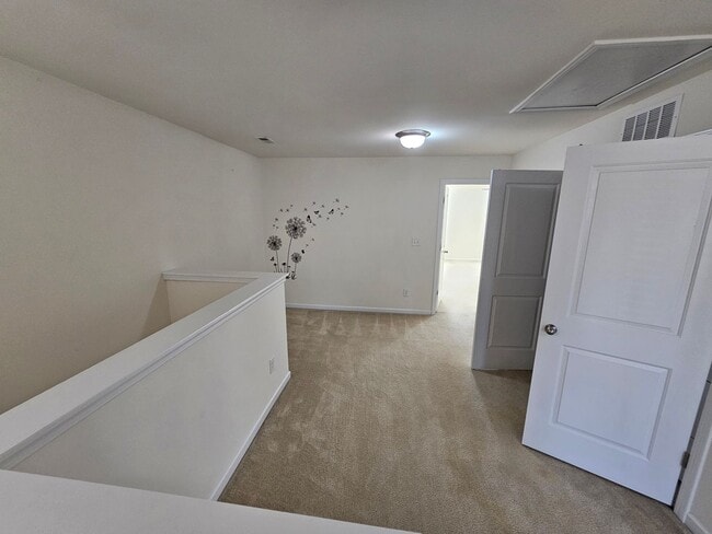 Building Photo - Well Maintained Large townhome in Steele Creek