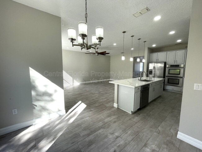 Building Photo - 4032 Meadowlark Dr