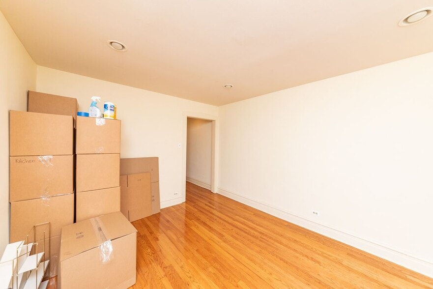 Building Photo - 3415 N Elaine Pl