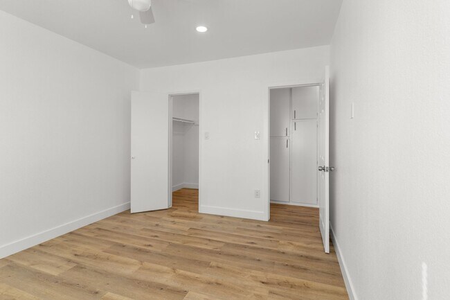 Building Photo - 927 Daisy Avenue