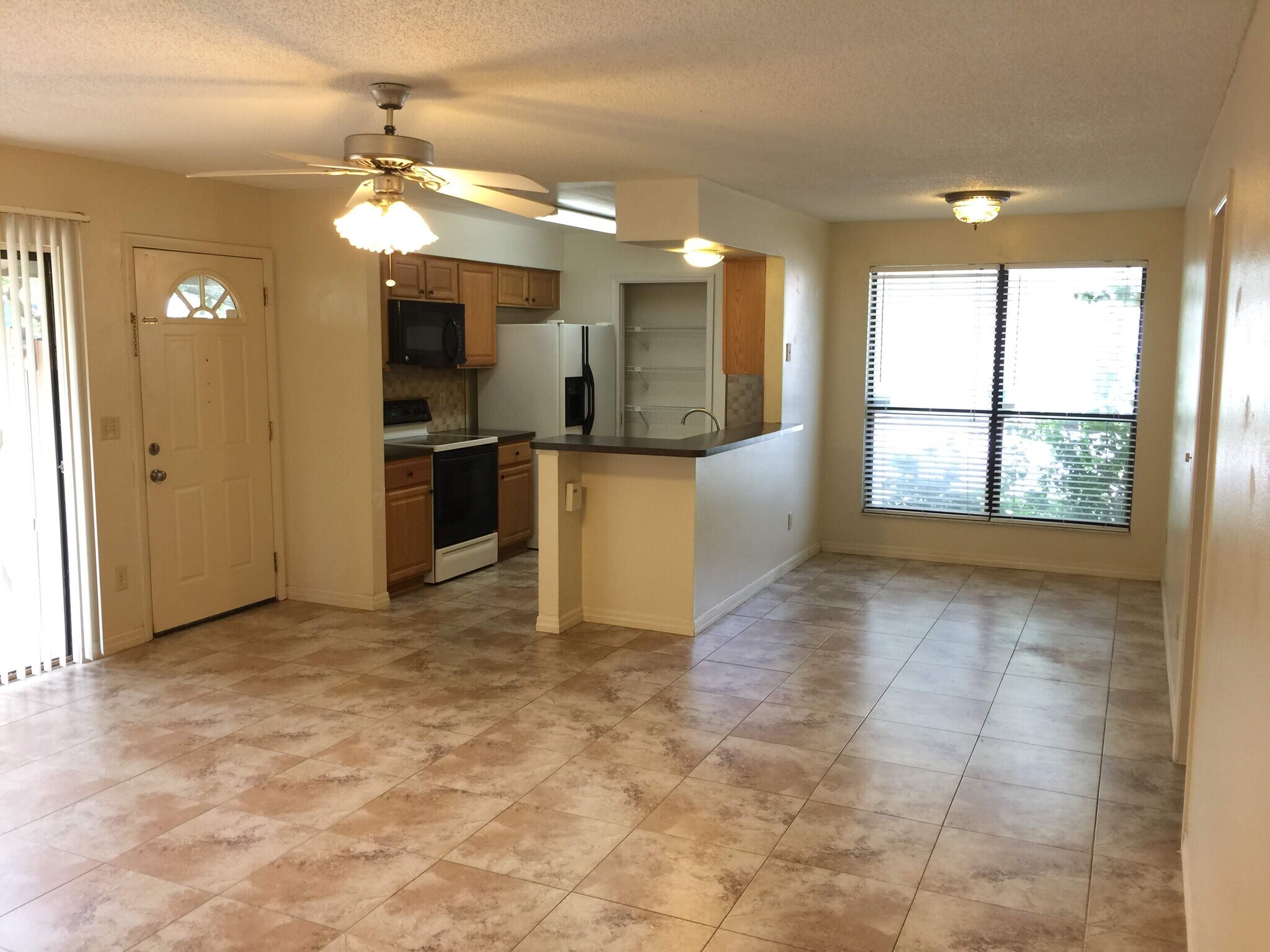 Building Photo - 611 Casa Park D Ct