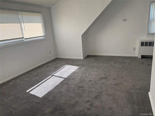 Building Photo - 27 Gleaner Ln