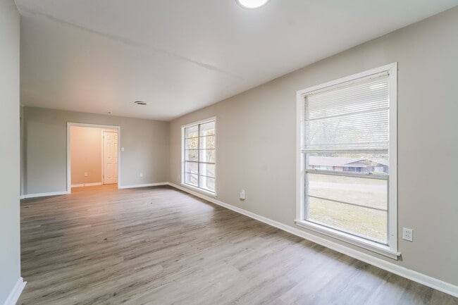 Building Photo - 1047 Garden Park Dr