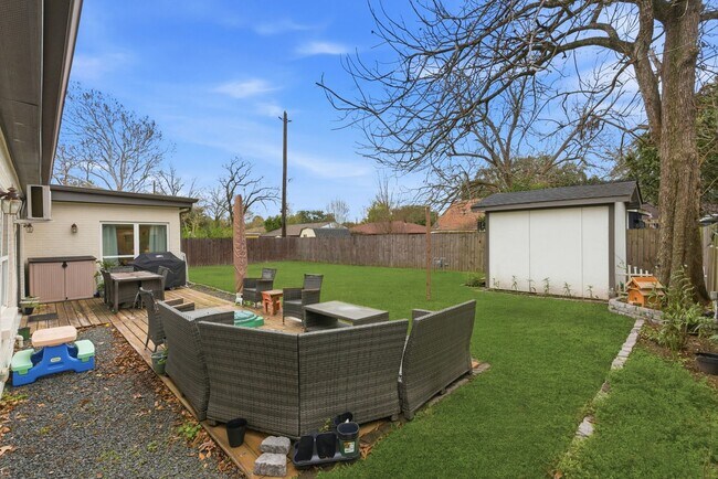 Building Photo - 5807 Ettrick Dr