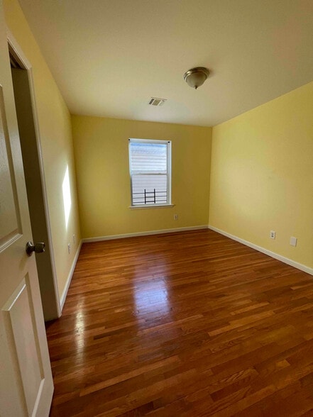 Building Photo - 275 Ridgewood Ave