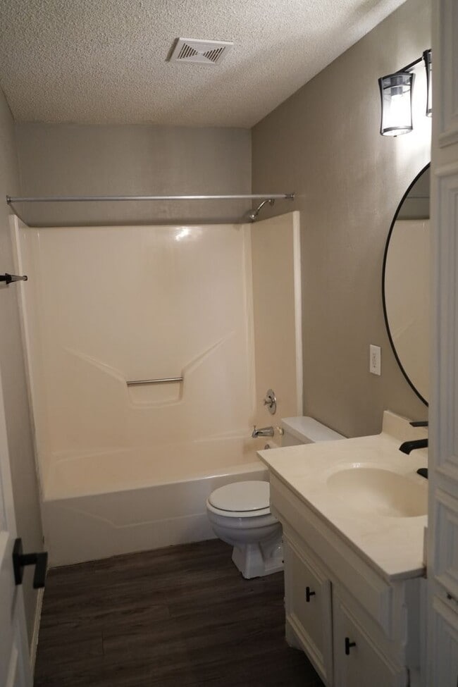 Building Photo - 3/2/2 or 2 Bedroom with an Office