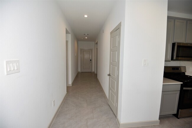 Building Photo - 703 Alpine Fls Rd