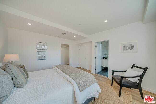 Building Photo - 739 Mariposa Ave