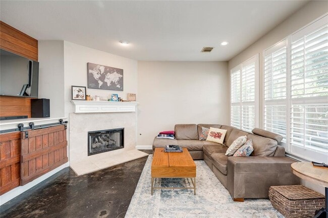 Building Photo - 2729 Kinney Oaks Ct