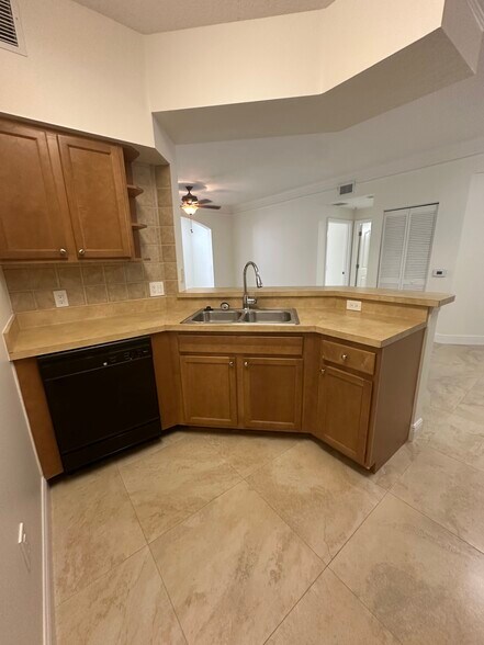 Building Photo - 9873 Baywinds Dr