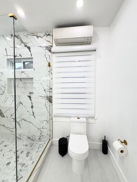 Building Photo - 1136 Wood Ave