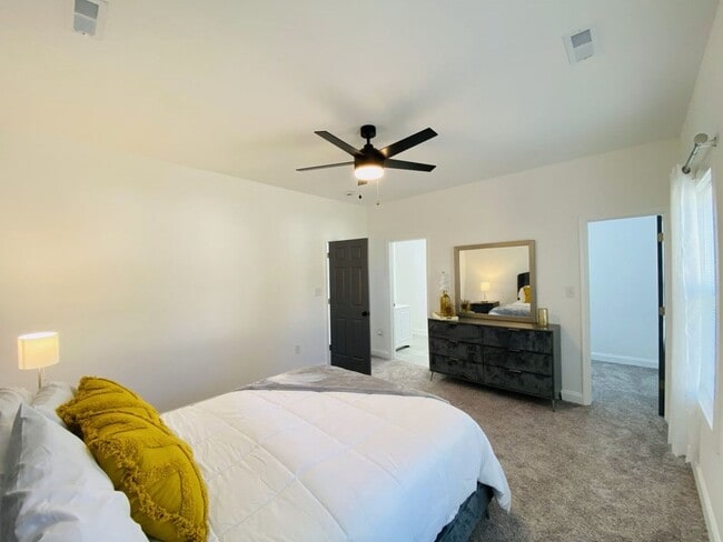 Building Photo - 326 2nd Ave