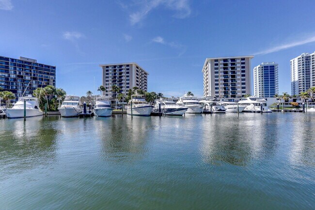 Building Photo - 134 Lakeshore Dr