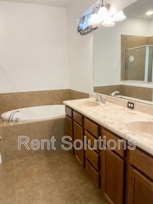 Building Photo - 7506 S West Shore Blvd