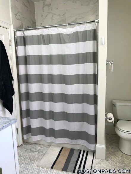 Building Photo - 62 W Cedar St