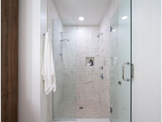 Building Photo - 7 West Dr