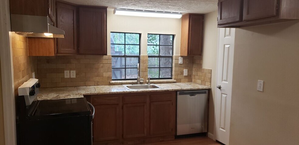 Building Photo - 15906 Longneck Dr
