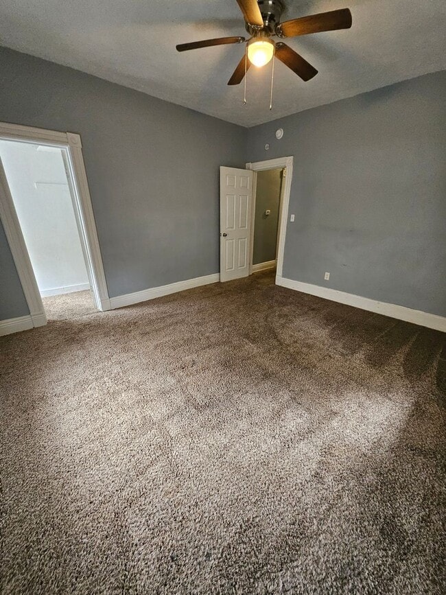 Building Photo - Upper 2 bedroom unit