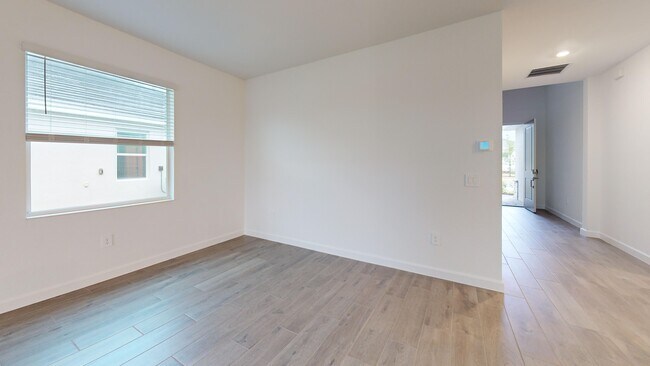 Building Photo - 7773 Lakes Edge Ln