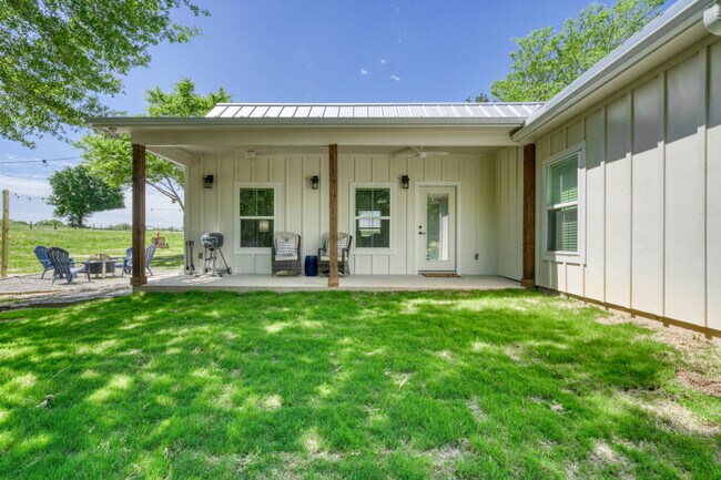 Building Photo - 8300 Lone Star Rd