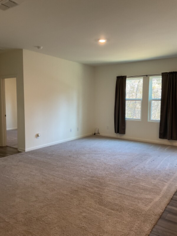 Building Photo - 305 Pond Ct