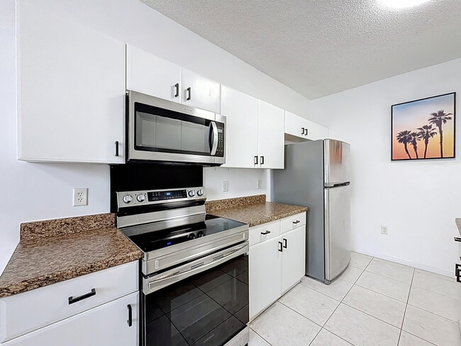 Building Photo - 4702 NW 59th Manor