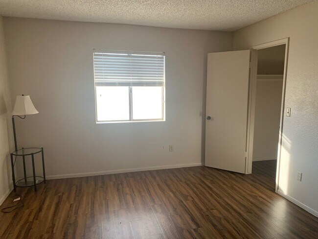 Building Photo - 953 W Cortez Ln