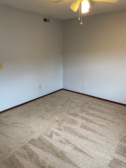 Building Photo - 136 W Pacemont Rd