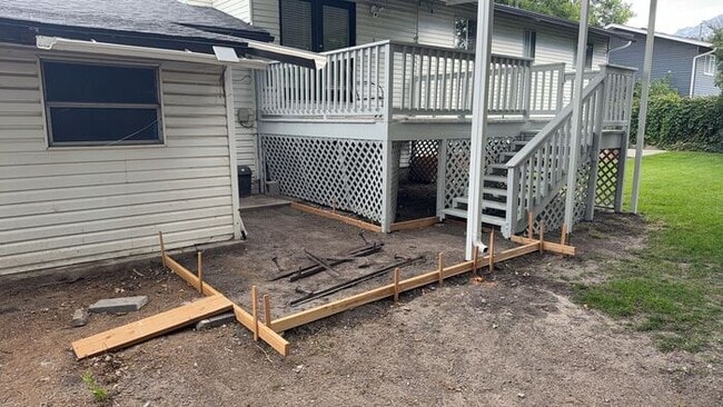 Building Photo - Remodeled 6 beds, 2 car garage!!