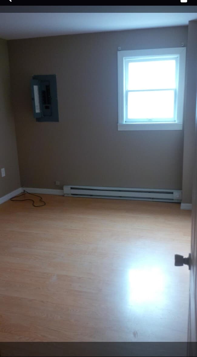 living room - 103 W Chestnut St
