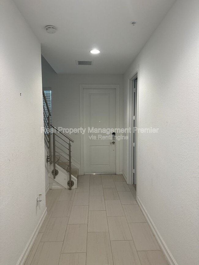 Building Photo - 11718 Ct-13