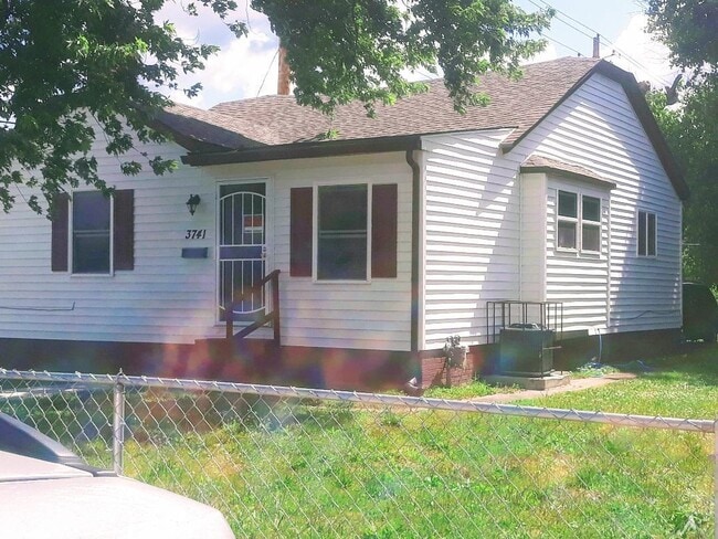 Building Photo - 3741 N Tacoma Ave