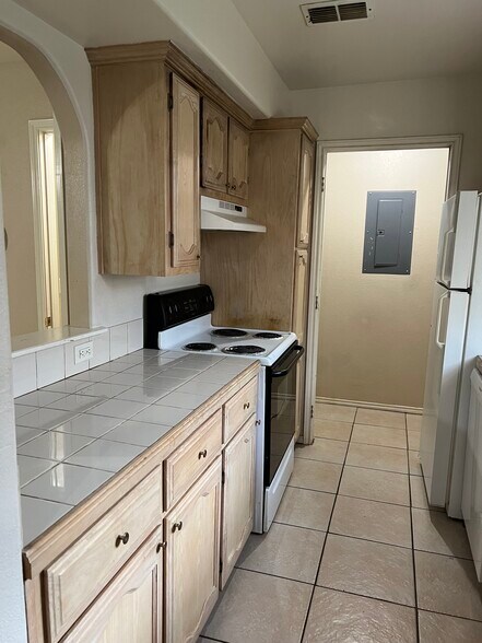 Kitchen - 817 Sonesta Dr