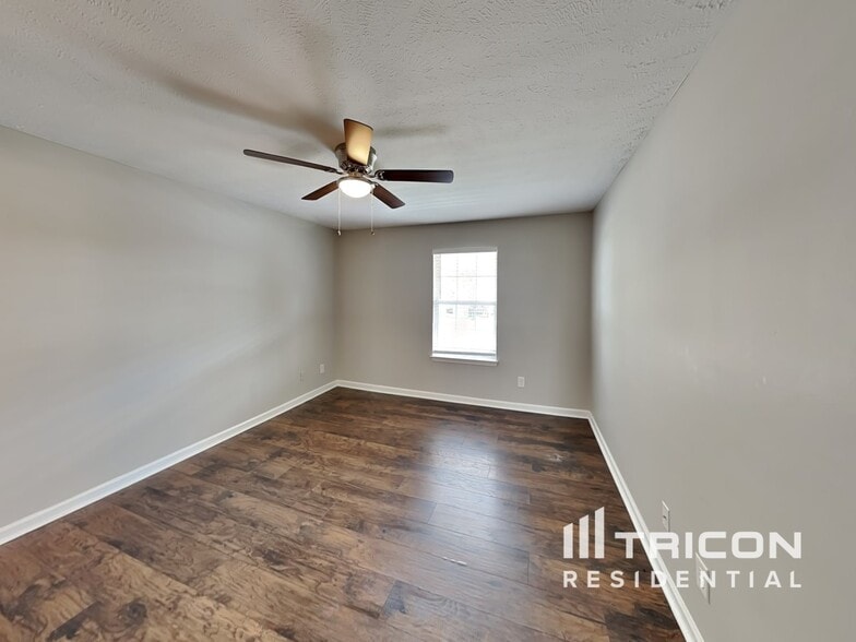 Building Photo - 504 Sanders Dr