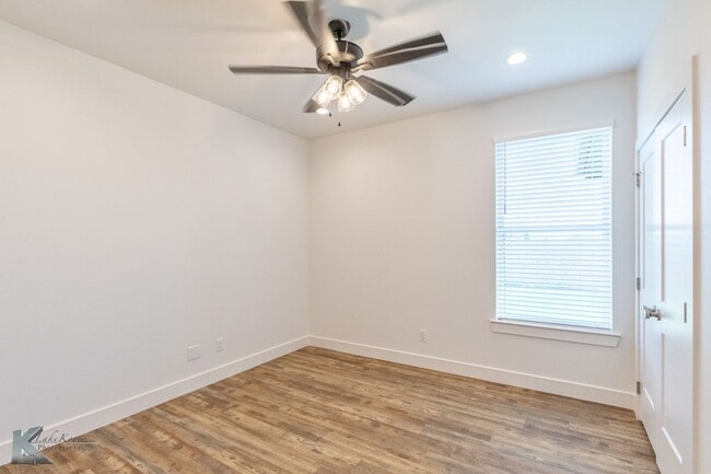 Building Photo - NEWER CONSTRUCTION! 3 bedroom, 2 bath, 2 car garage