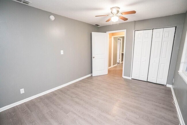 Building Photo - 2315 W Rio Vista Ave