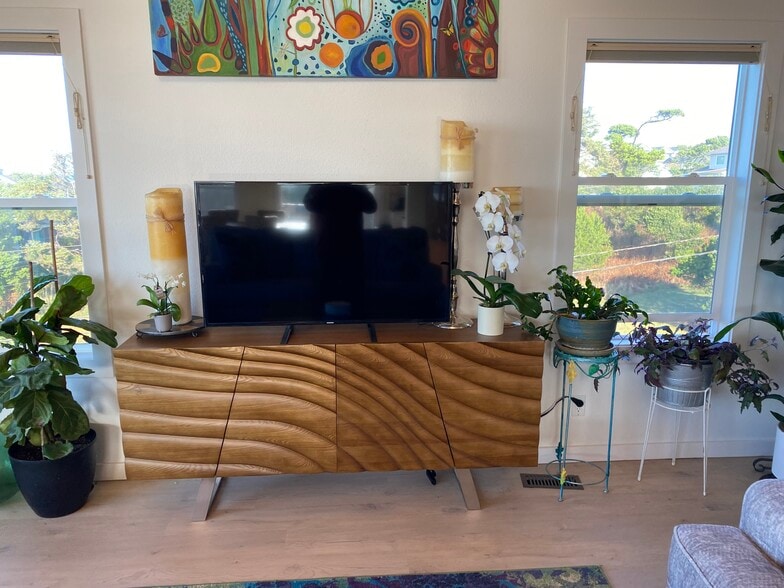 Building Photo - 1140 NW 12th St