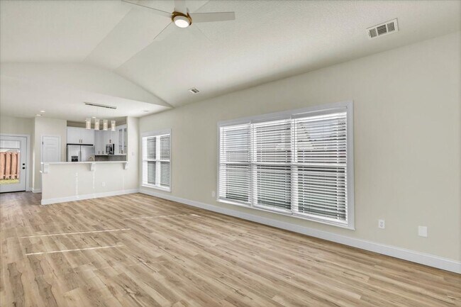 Building Photo - Completely Renovated 4 Bed/2 Bath in White...