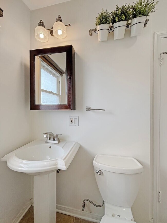Building Photo - Stunning 3BD/1.5BA Home in North Park W/ W...