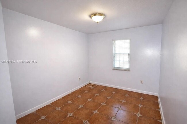 Building Photo - 2544 SW 20th St