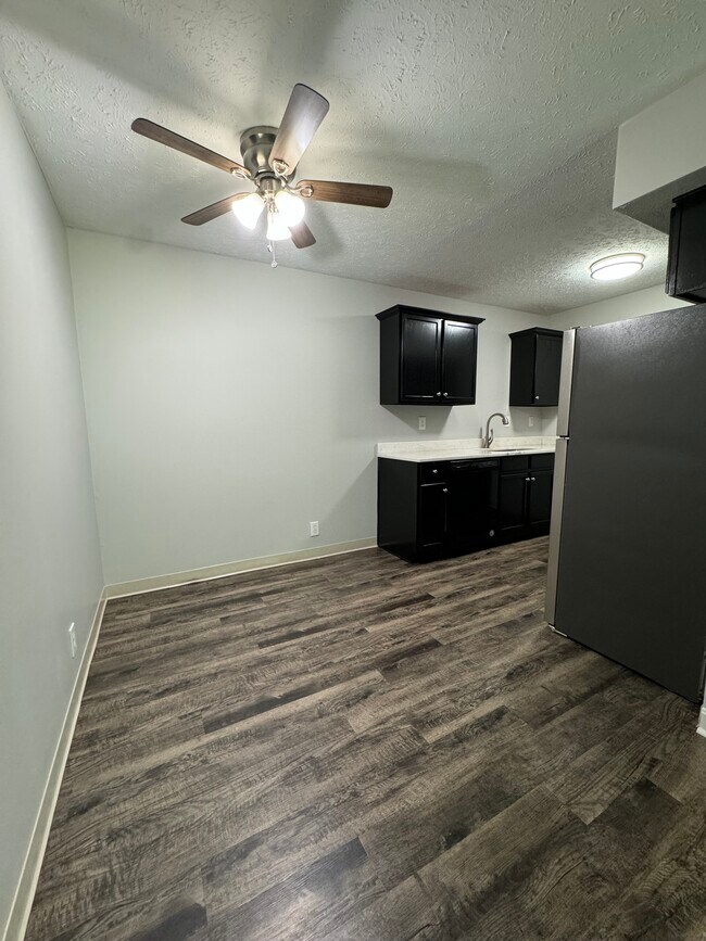 Building Photo - Woodfield