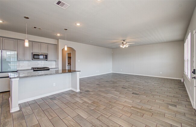 Building Photo - 1705 Bayway Dr
