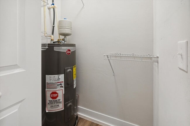 Building Photo - 1 Bedroom 1 Bathroom FALL 2026!